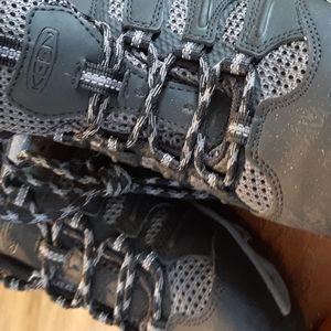 Keen Hiking Shoes 8.5